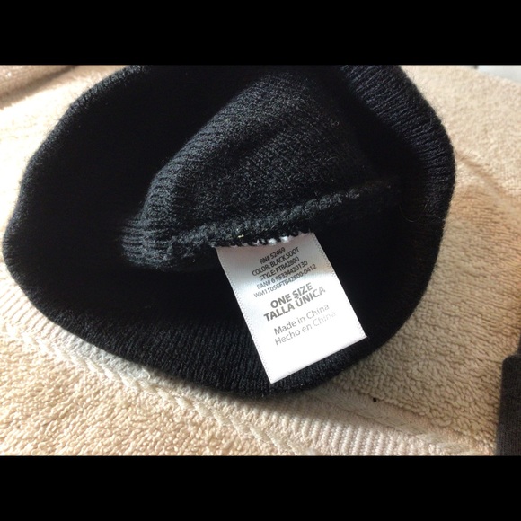 Cute Set of 2 Infant Boys Sz 0-3 M Gray & Blk Hats - Picture 6 of 11